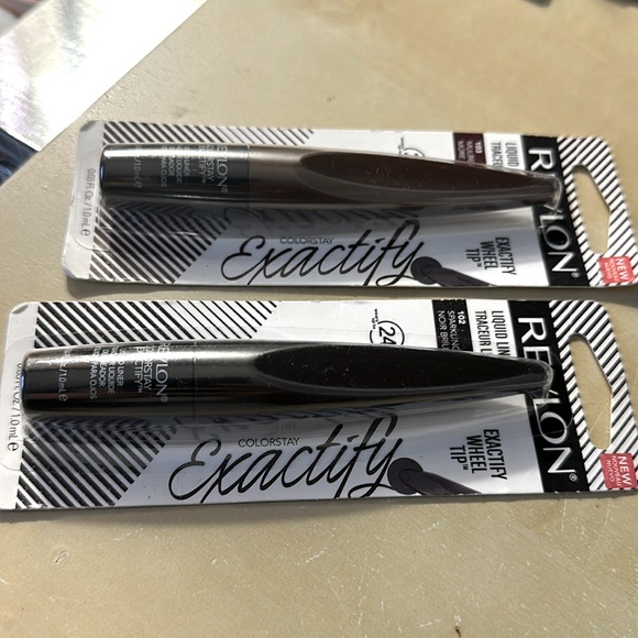 Revlon Exactify Wheel tip Liquid Liner - Picture 1 of 5